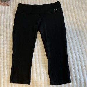 NIKE Dri-Fit Cropped Leggings (size Small)